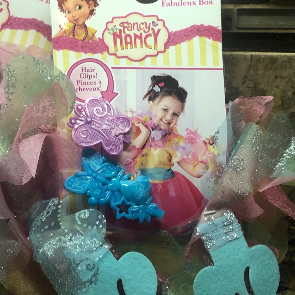 New Fancy Nancy Boa and Hair Clips